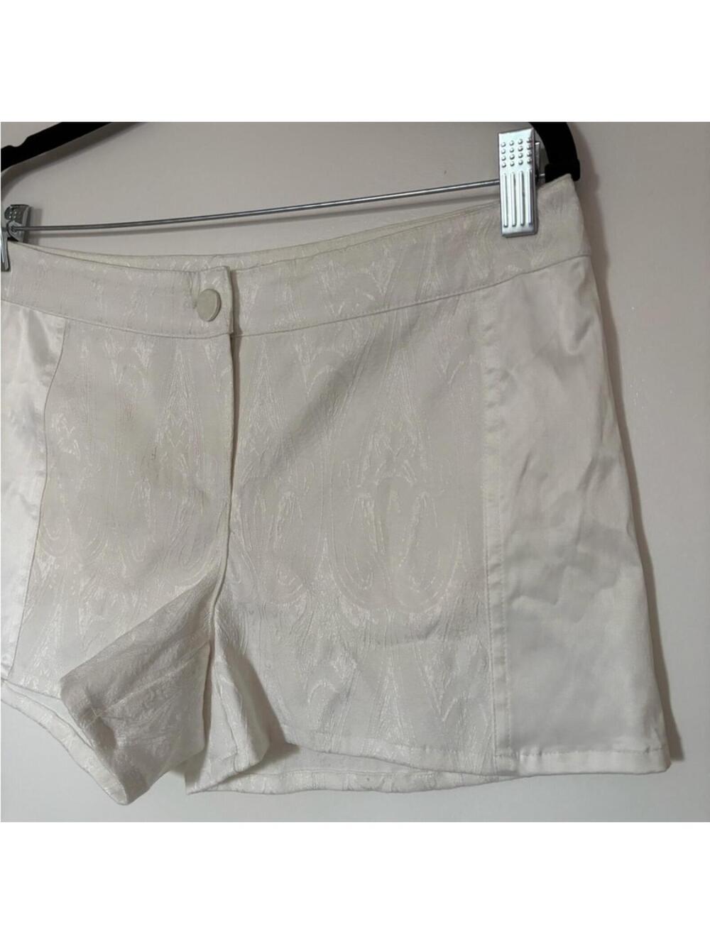 Forever 21 cream shorts